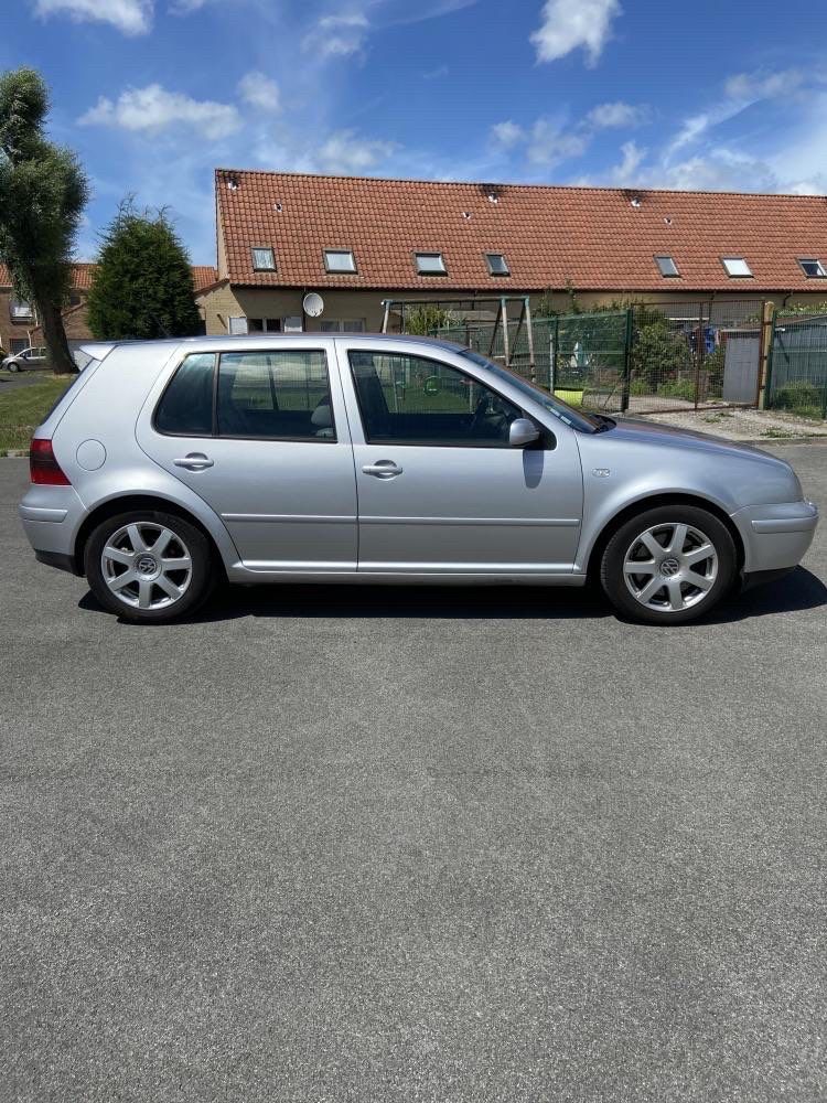 Golf 4  v6 4 motion.  5 portes