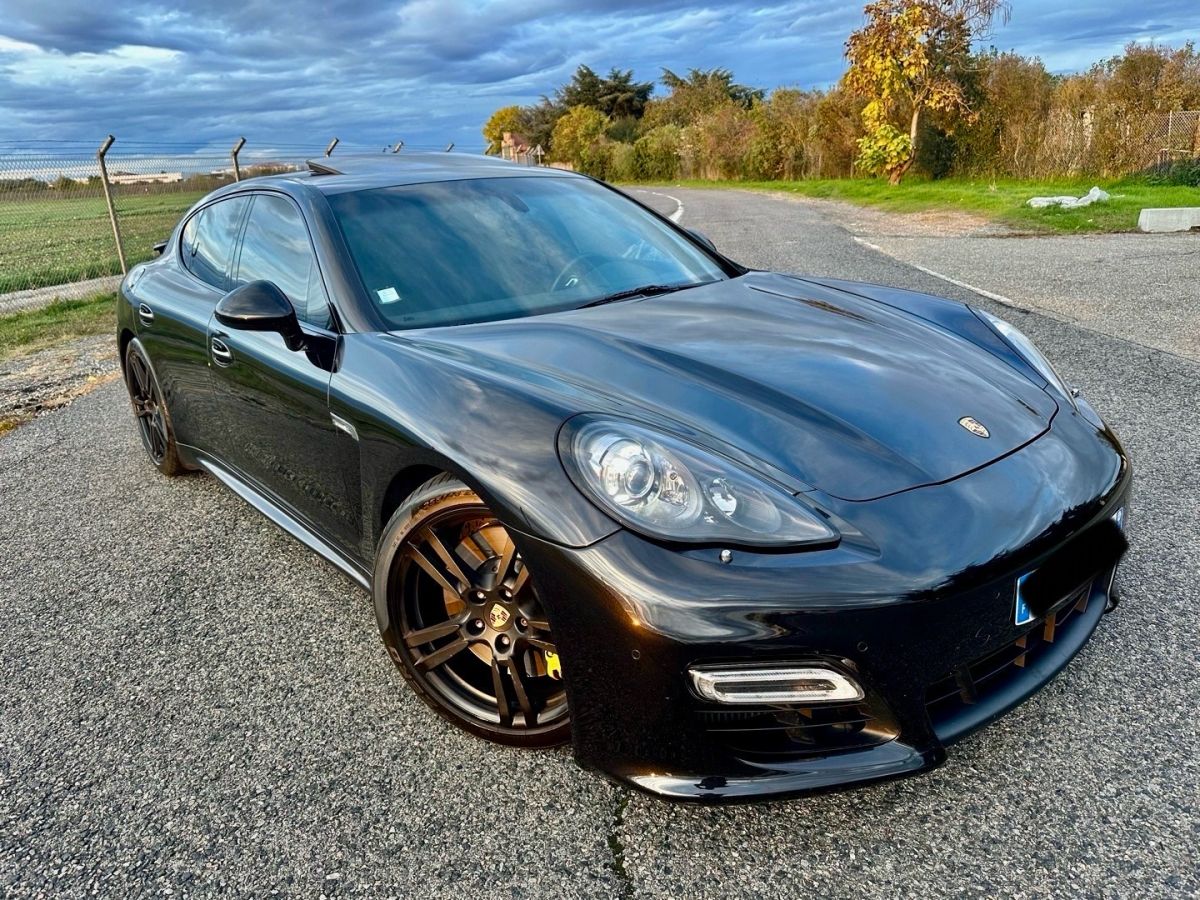 Porsche Panamera Turbo S PDK V8 550