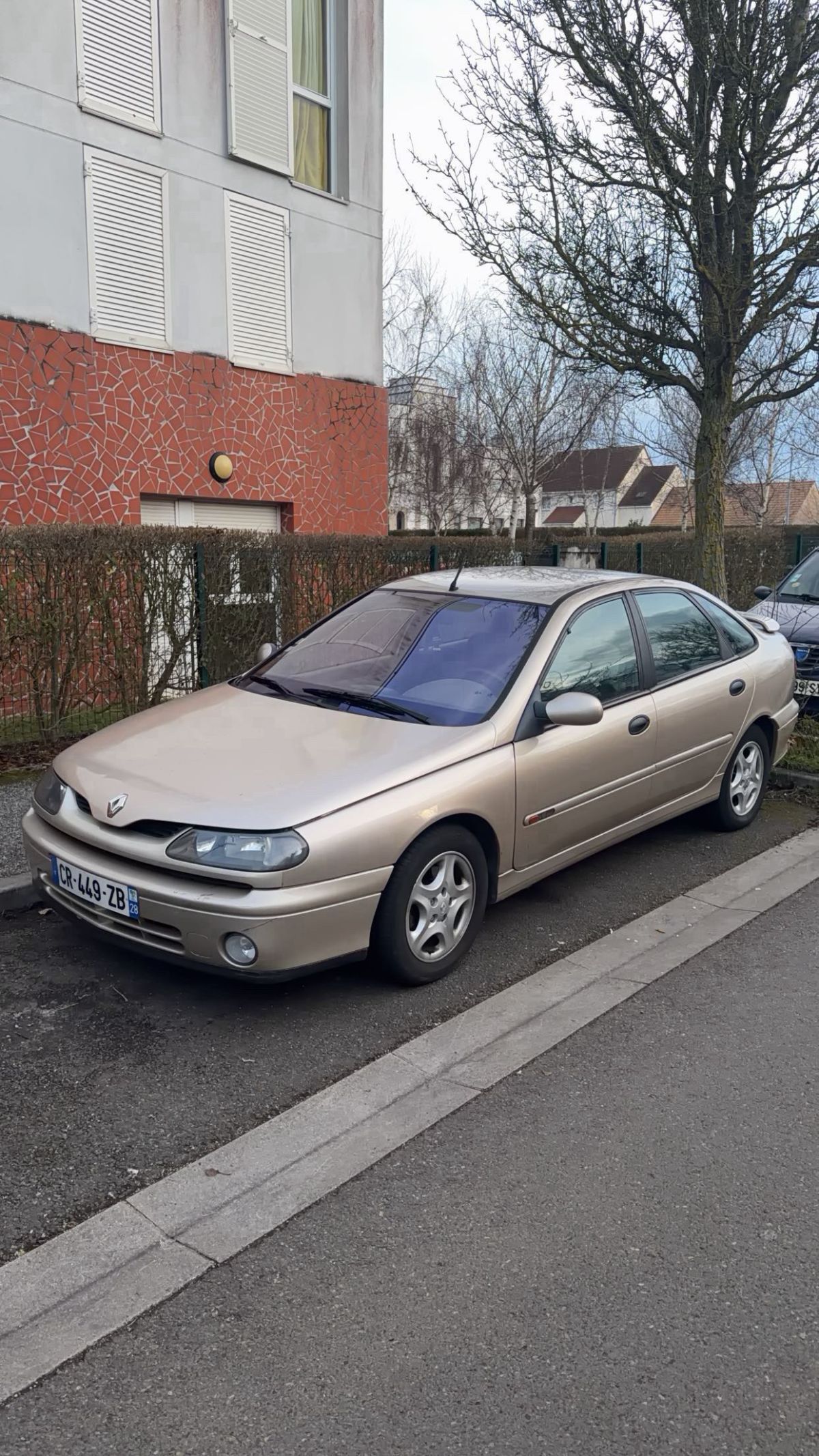 laguna 3.0l v6 194ch