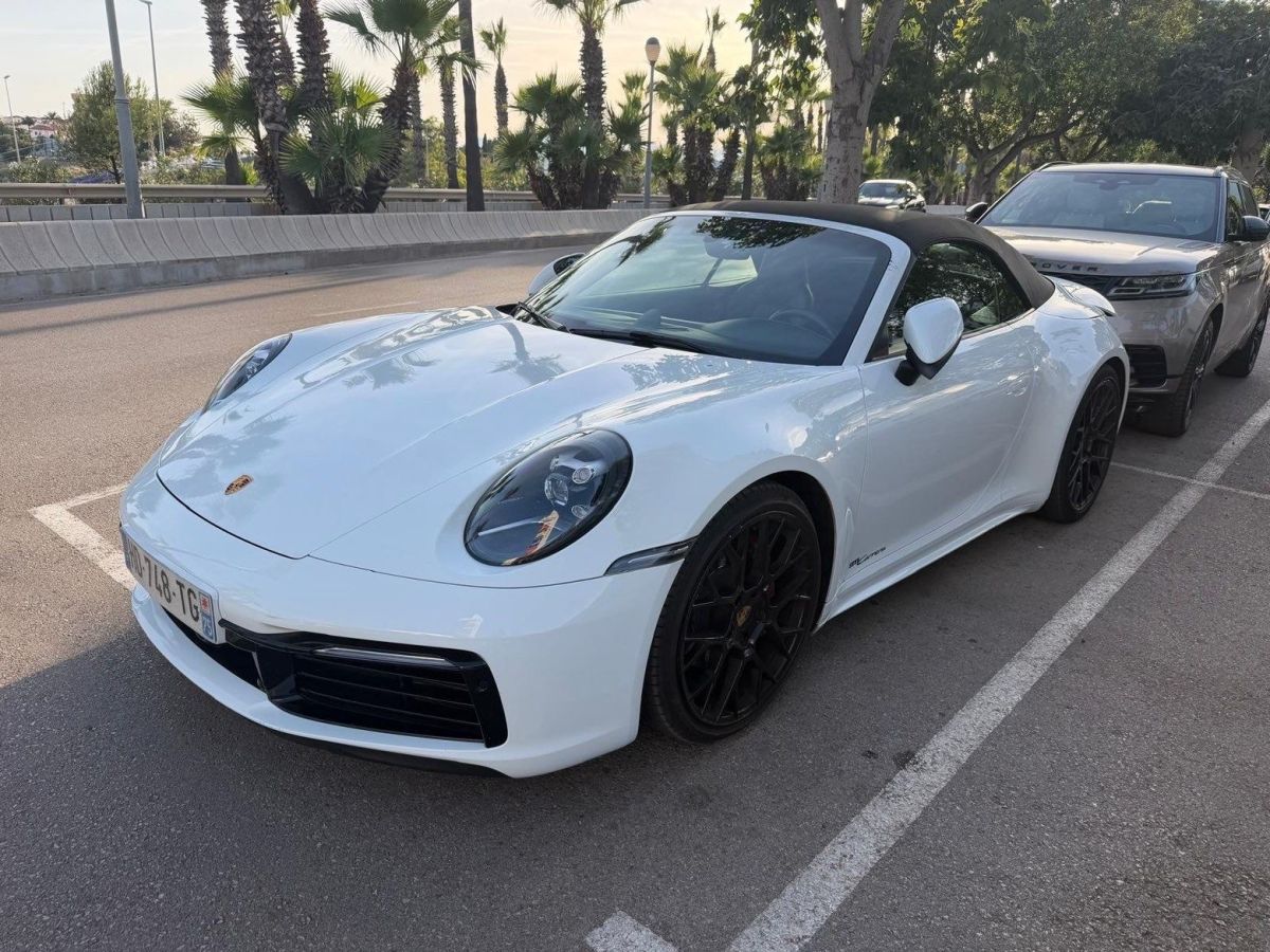 911 Carrera (992)