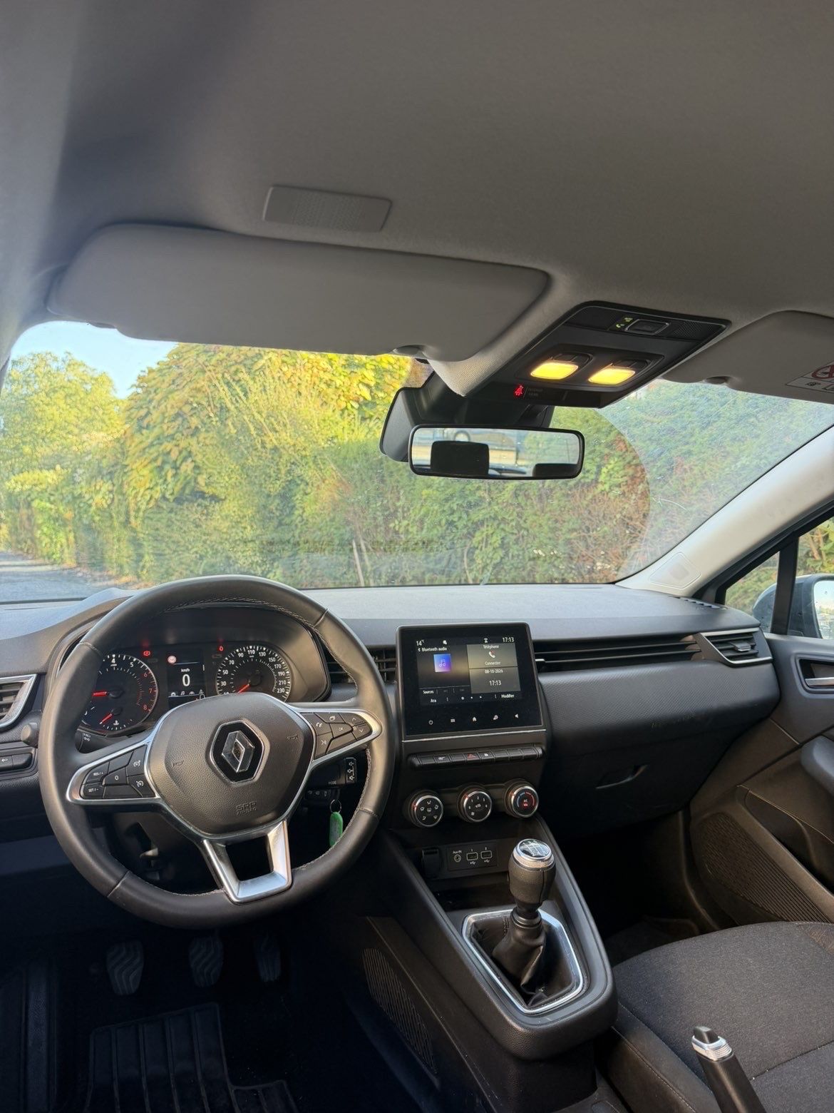 clio V 1.0 essence léger choc  arrière