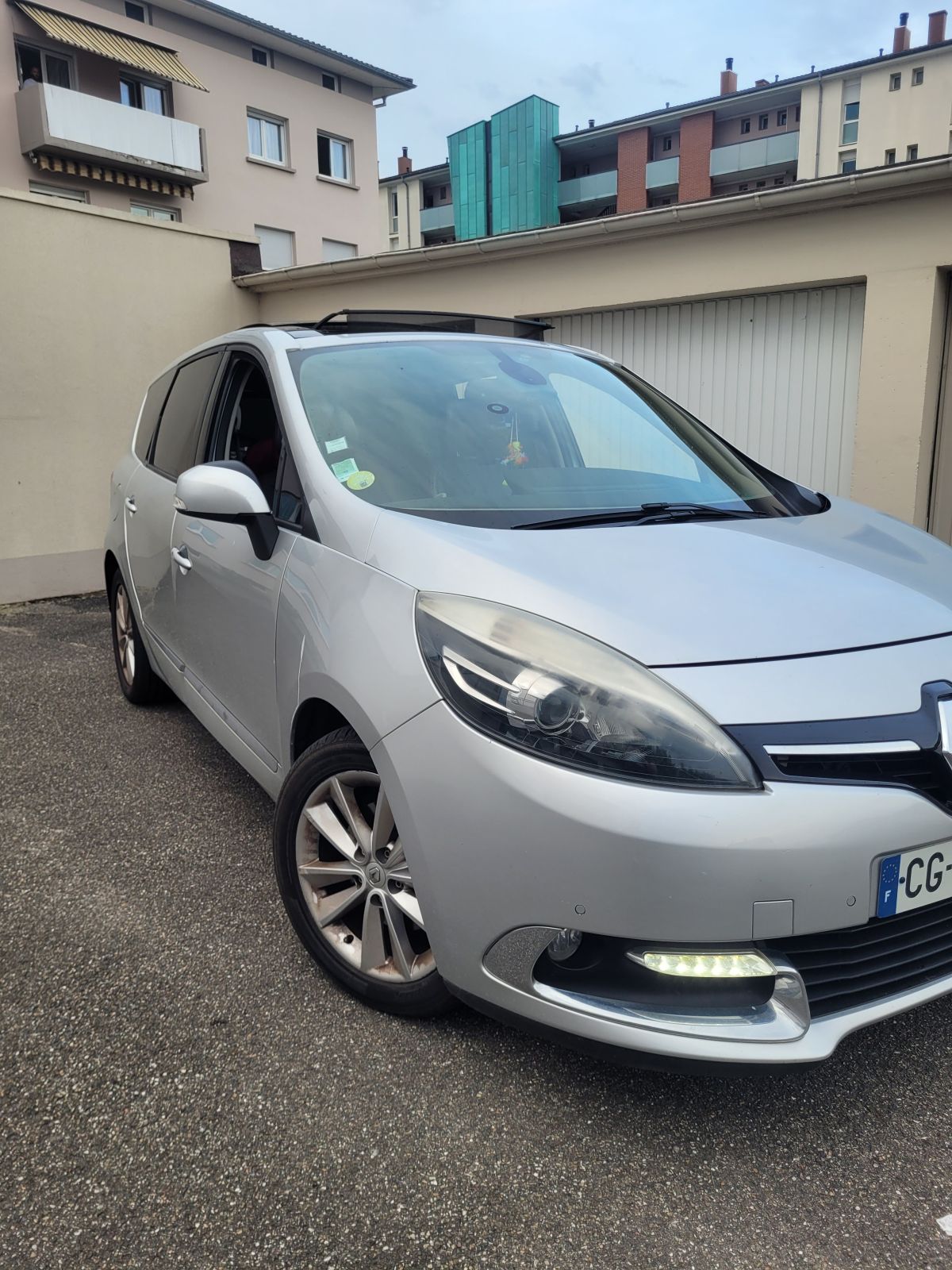 Scenic 3 phase 2 INITIALE PARIS