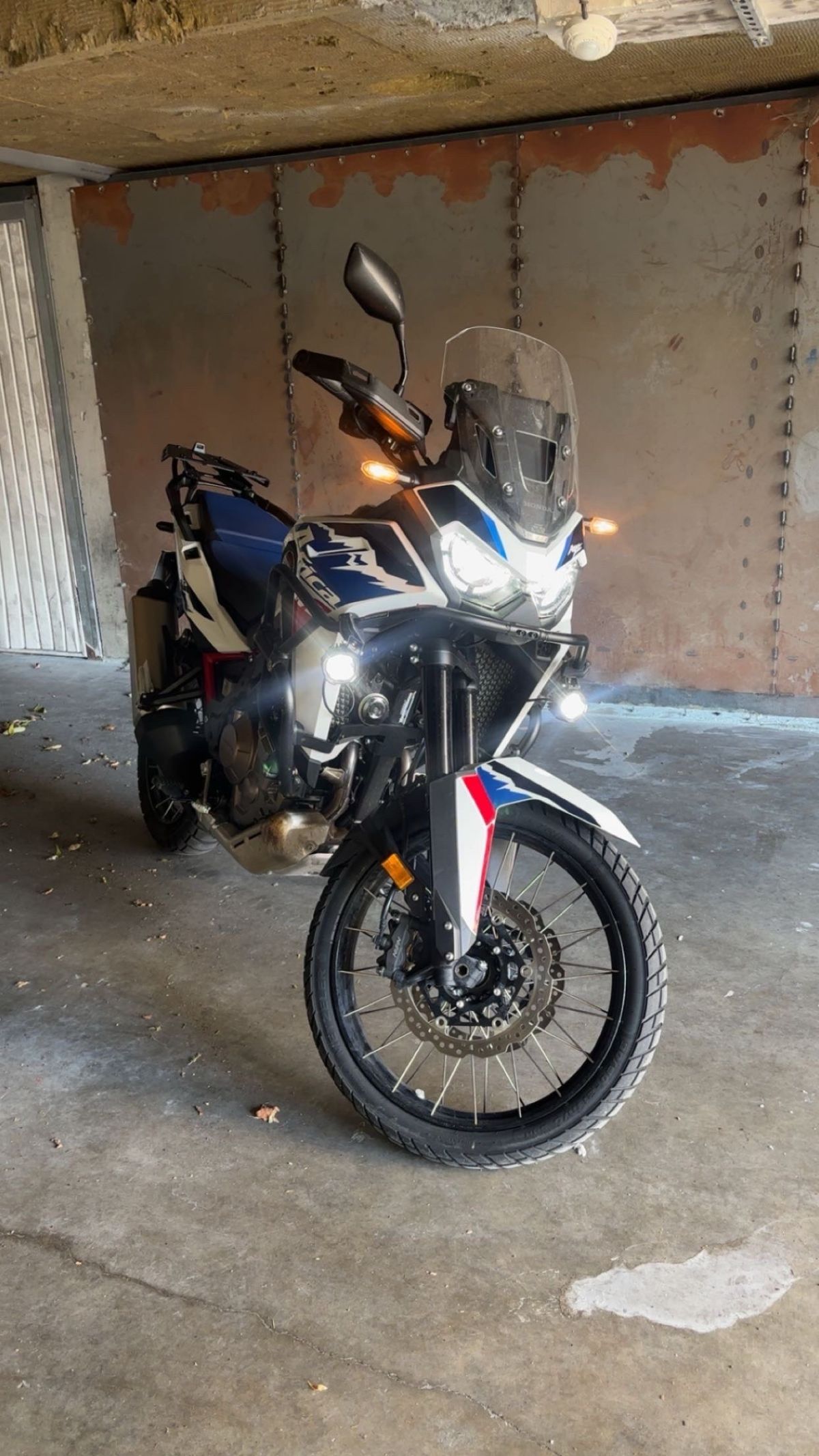 Honda CRF 1100 l africa twin se replica