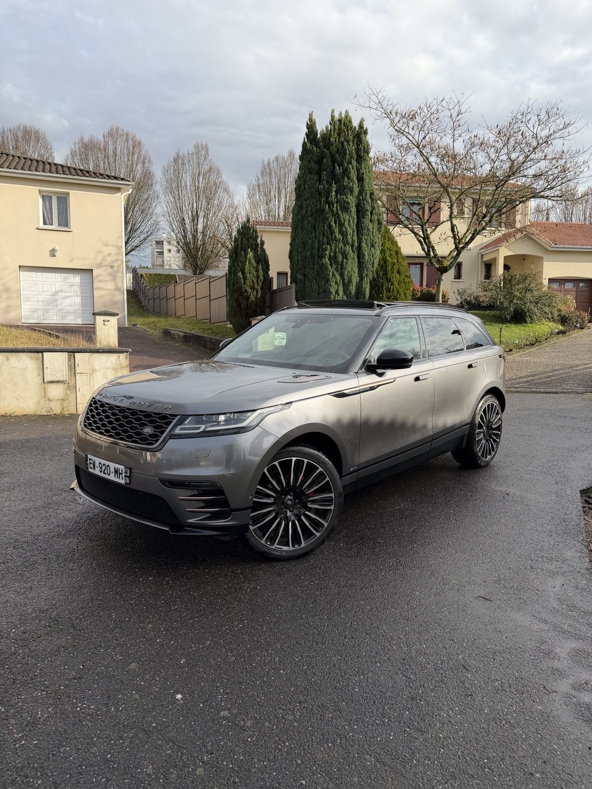 RANGE ROVER VELAR D240 R-DYNAMIC